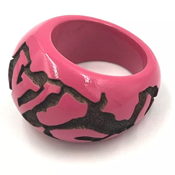 Pink LOUIS VUITTON Wood Berg Leo Monogram Ring - Picture 3 of 9
